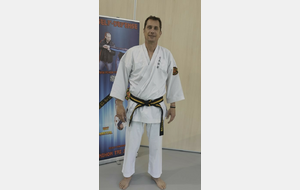 Stéphane 1er dan Nihon Tai Jitsu
DAF ( Diplôme d'Animateur Fédéral Fédération Française de Karaté).
Cours Nihon Tai Jitsu